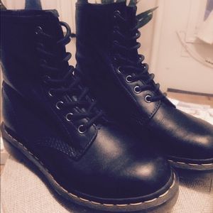 Dr. Martens 1460 Boot in Black Nappa Size 6